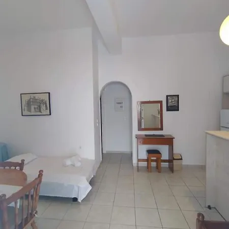 Marina's Daire Tínos