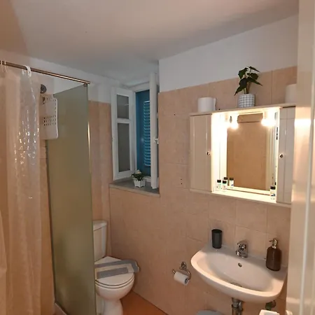 Marina's Daire Tínos